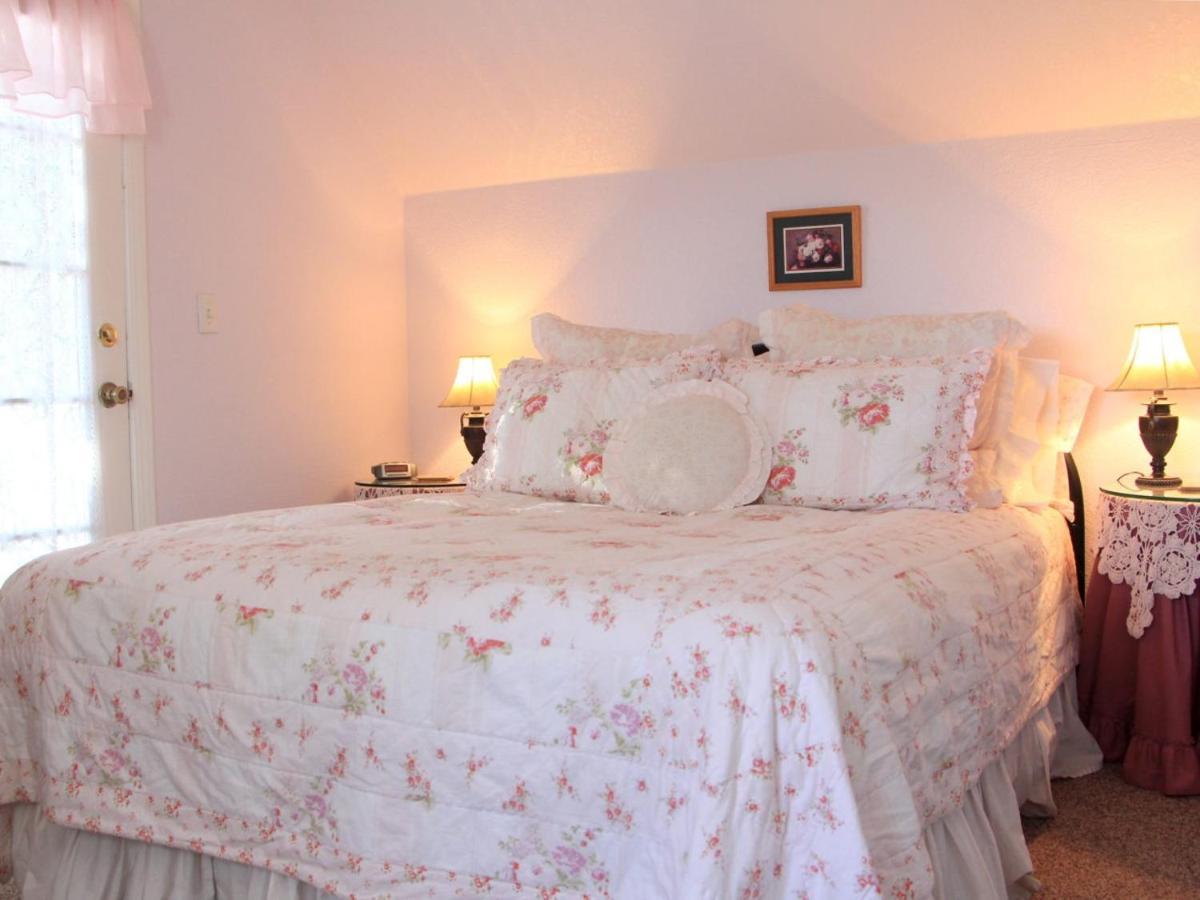 Apple Blossom 3*